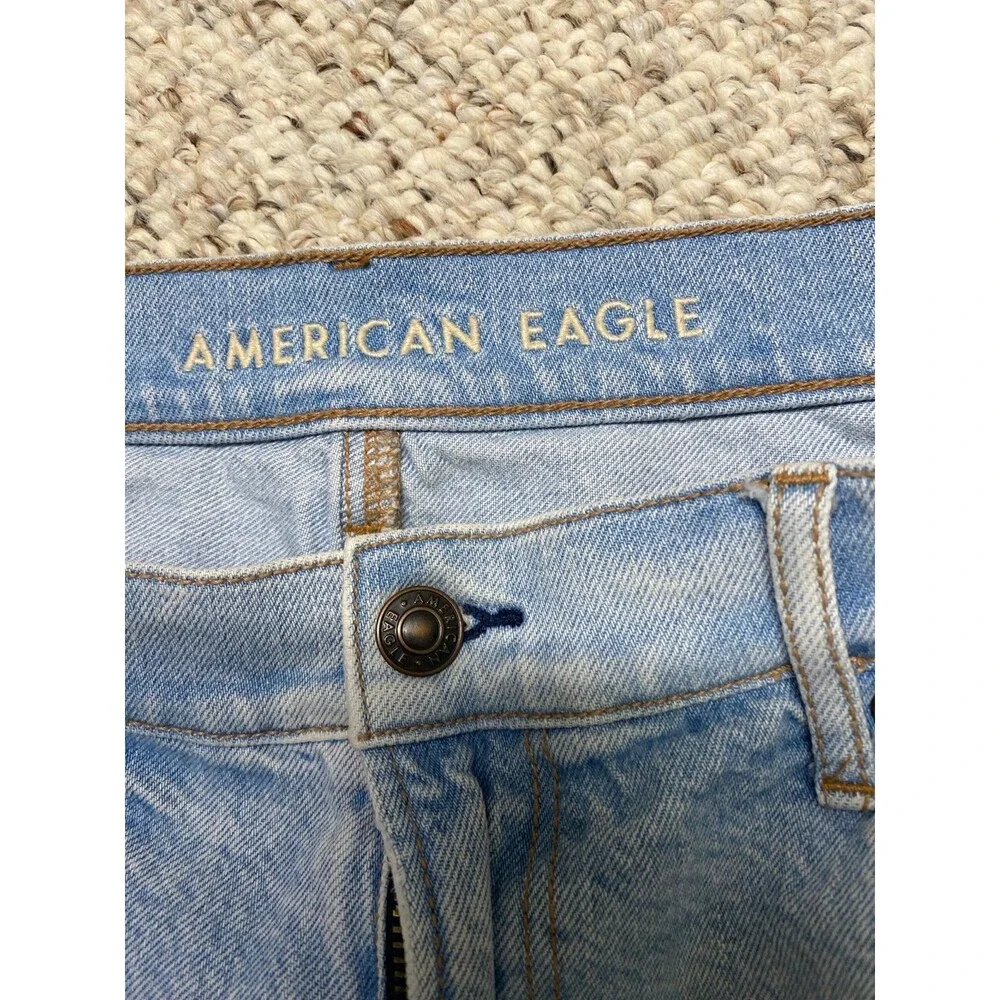 12 American Eagle Highest Rise 90s Boyfriend Short Distressed Raw Him Light Wash - Picture 4 of 6